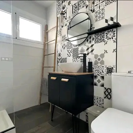 Apartment Stylish & Fully Furnished 3 Bedrooms Flat -4 Min Walk To Beautiful