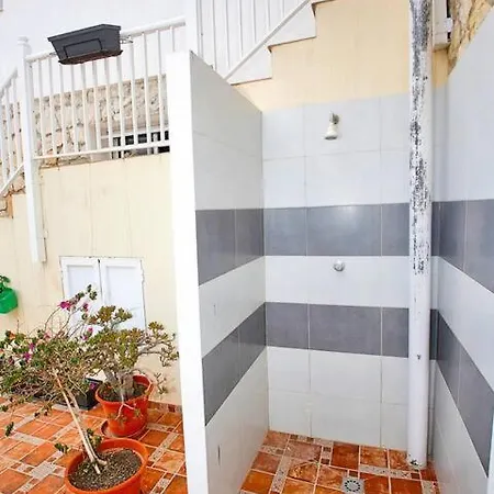 Stylish & Fully Furnished 3 Bedrooms Flat -4 Min Walk To Beautiful Apartment *