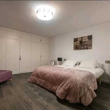 Stylish & Fully Furnished 3 Bedrooms Flat -4 Min Walk To Beautiful Alicante
