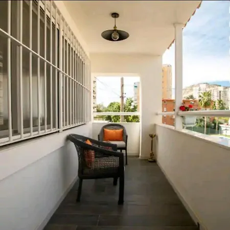 Stylish & Fully Furnished 3 Bedrooms Flat -4 Min Walk To Beautiful * Alicante