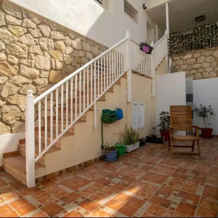 Apartment Stylish & Fully Furnished 3 Bedrooms Flat -4 Min Walk To Beautiful Alicante