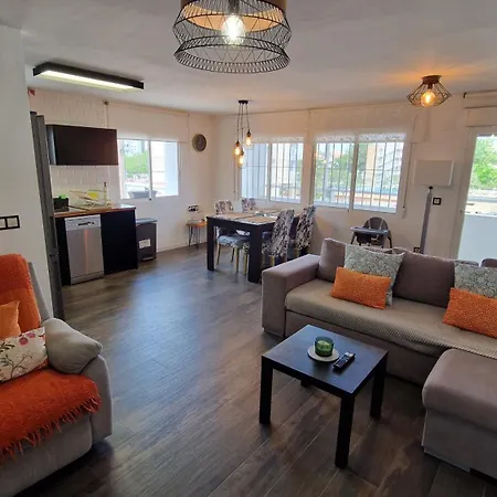 Stylish & Fully Furnished 3 Bedrooms Flat -4 Min Walk To Beautiful * Alicante