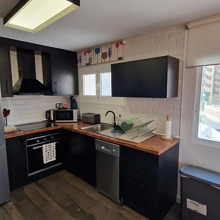 Stylish & Fully Furnished 3 Bedrooms Flat -4 Min Walk To Beautiful Alicante