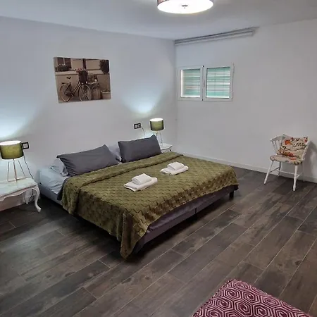 Stylish & Fully Furnished 3 Bedrooms Flat -4 Min Walk To Beautiful Apartment