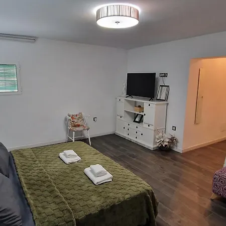 Apartment Stylish & Fully Furnished 3 Bedrooms Flat -4 Min Walk To Beautiful