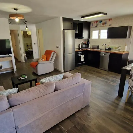 Stylish & Fully Furnished 3 Bedrooms Flat-4 Min Walk To Albufereta