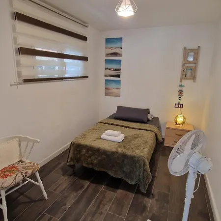 Stylish & Fully Furnished 3 Bedrooms Flat-4 Min Walk To Albufereta Appartement