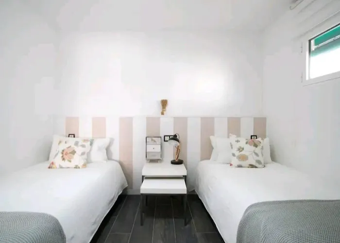 Stylish & Fully Furnished 3 Bedrooms Flat -4 Min Walk To Beautiful