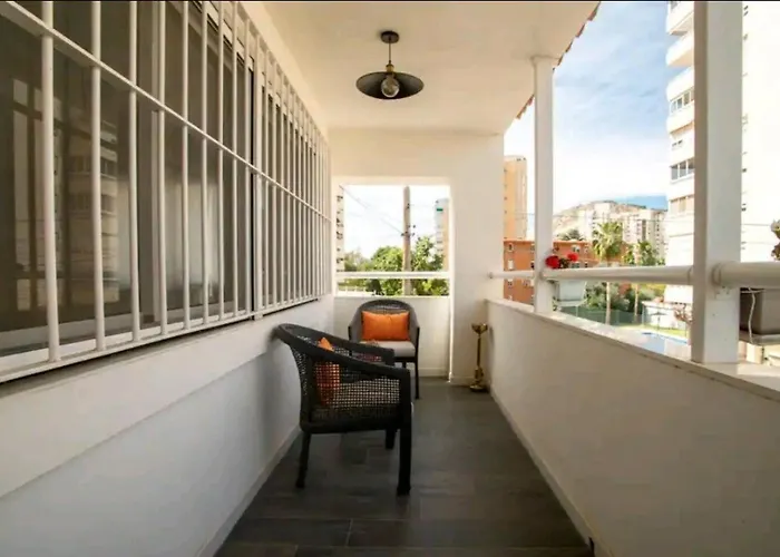 Stylish & Fully Furnished 3 Bedrooms Flat -4 Min Walk To Beautiful * 阿利坎特
