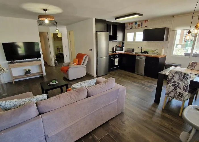 Stylish & Fully Furnished 3 Bedrooms Flat-4 Min Walk To Albufereta