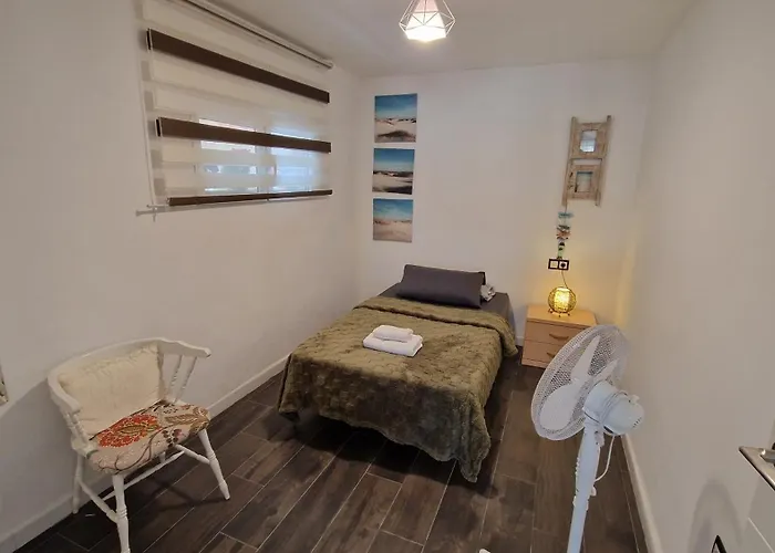 Stylish & Fully Furnished 3 Bedrooms Flat-4 Min Walk To Albufereta Appartement